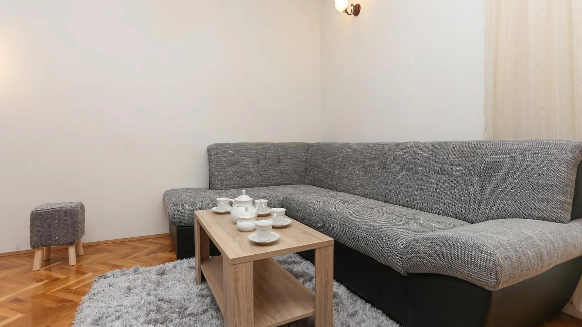 Sunny Elegant Apartments In Trogir - Classic Three Bedroom Apartment With Balcony
