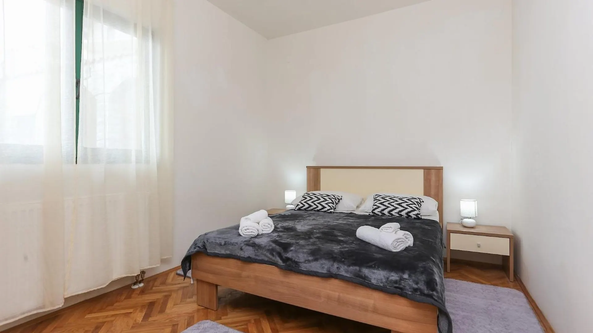 Sunny Elegant Apartments In Trogir - Classic Three Bedroom Apartment With Balcony 0*,