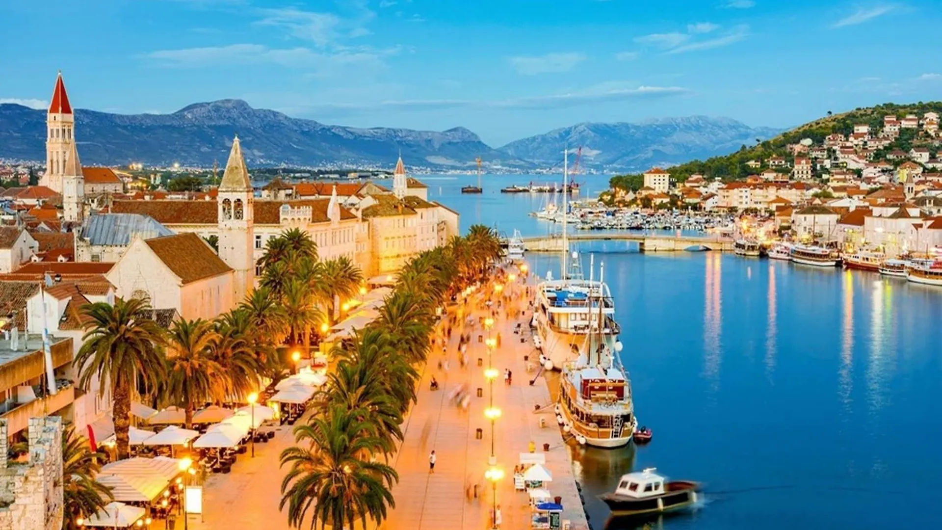 Sunny Elegant Apartments In Trogir - Classic Three Bedroom Apartment With Balcony